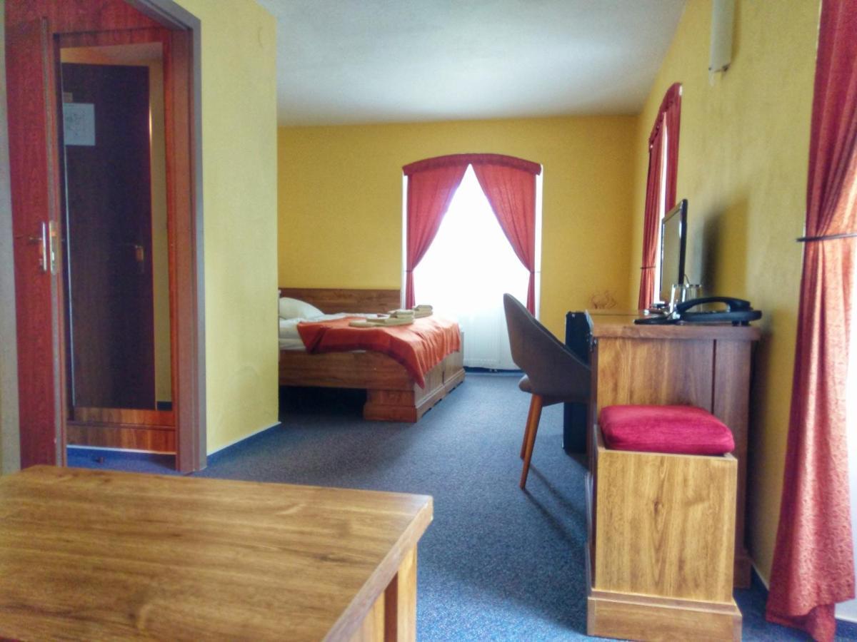 Žďár nad Sázavou Hotel A Hostinec Talsky Mlyn מראה חיצוני תמונה